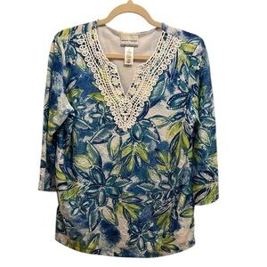 Alfred Dunner Women’s PM Blue Green Blouse with Lace V-Neck